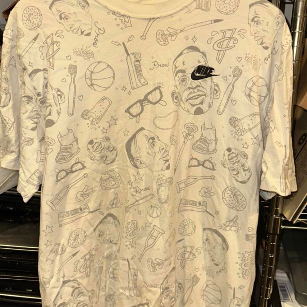Nike Men's White and Grey T-shirt